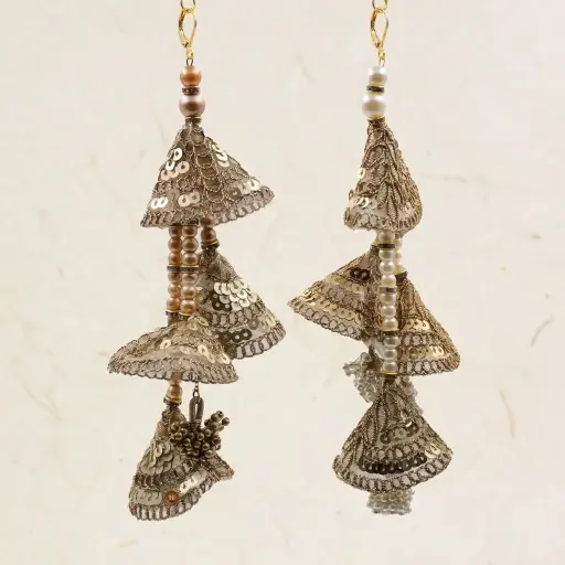 Four Cap Metallic Yarn Sequence Pearl Tassel