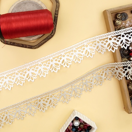 One Side Border Shuttle Lace
