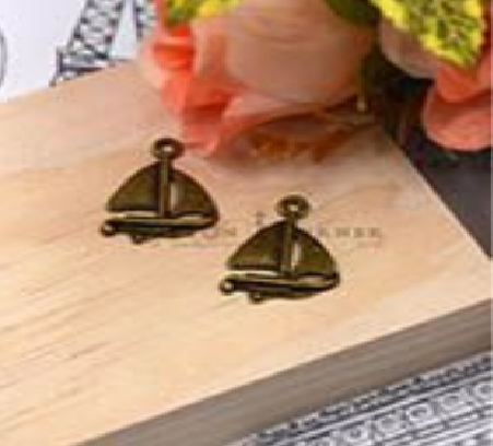 [FA265 ANTIQUE BRASS] Vintage-Style Sailboat Shape Pendant
