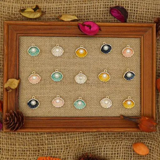 Crystal Seashell With Pearl Hanging