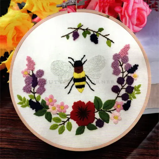 [N1103 MULTI] Honey Bee & Flowers Hand Embroidery Kit