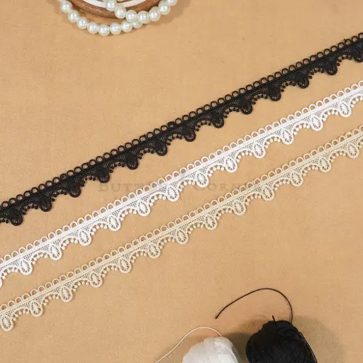 One Side Border Shuttle Lace