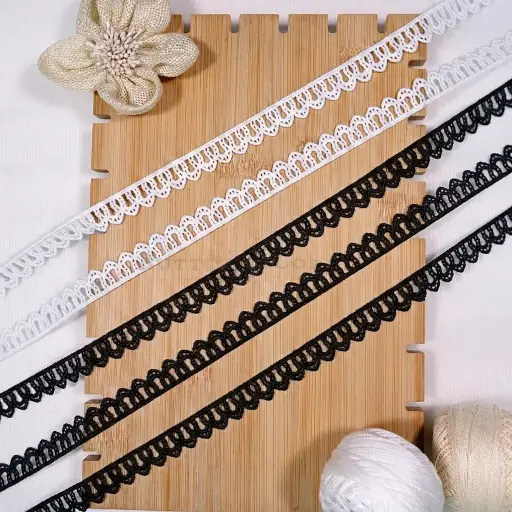 One Side Border Shuttle Lace