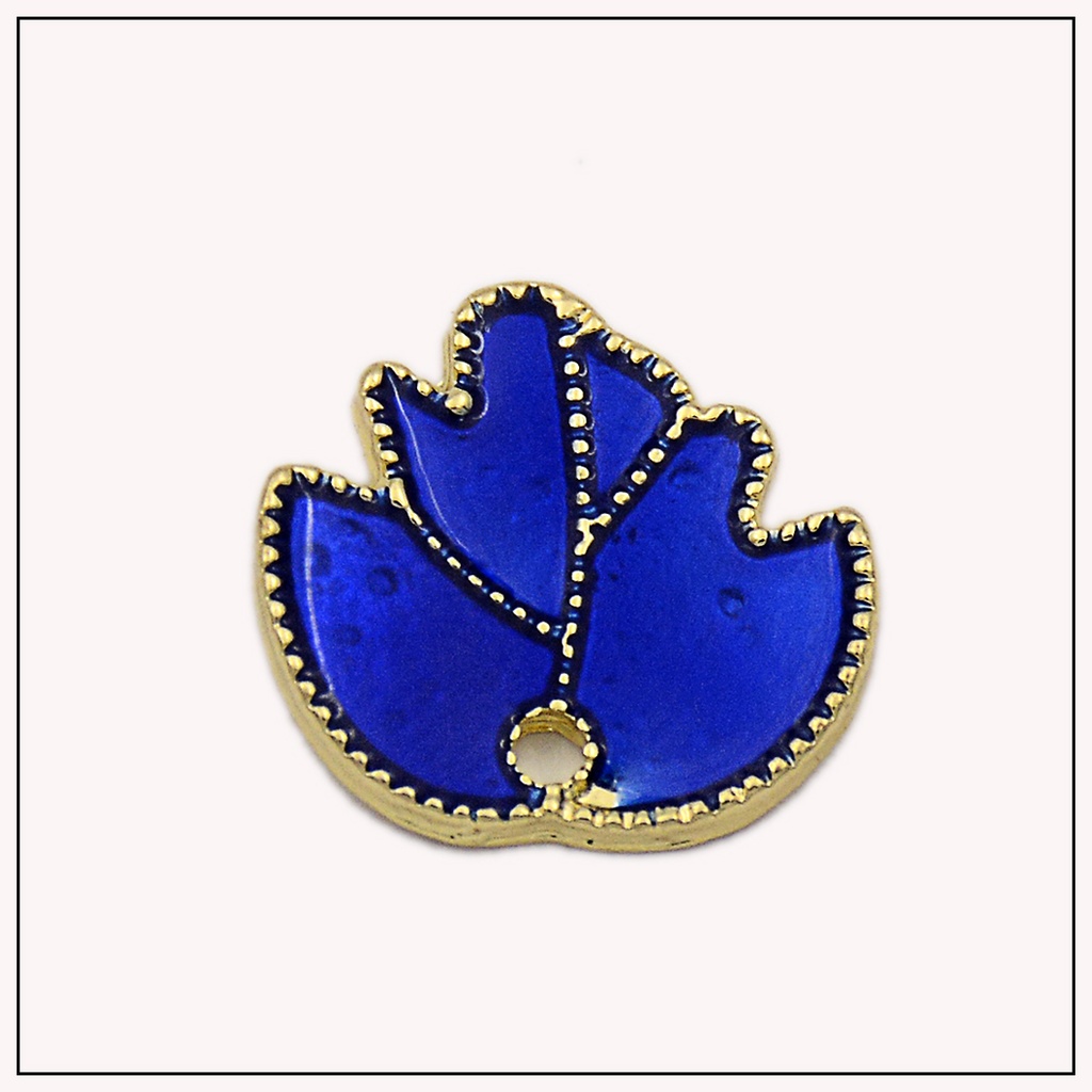 Maple Leaf Metal Hanging Button
