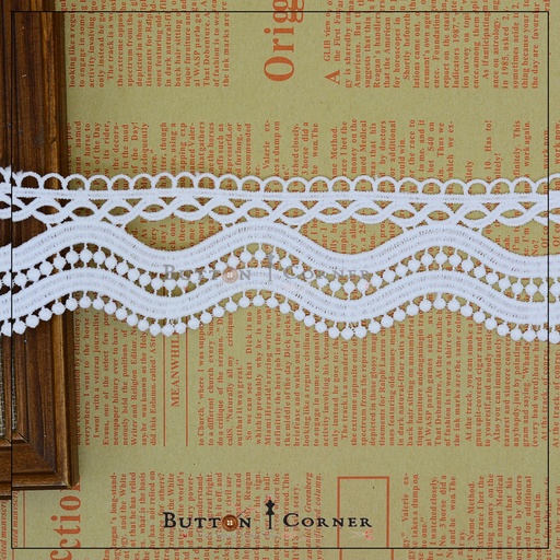 One Side Border Shuttle Lace