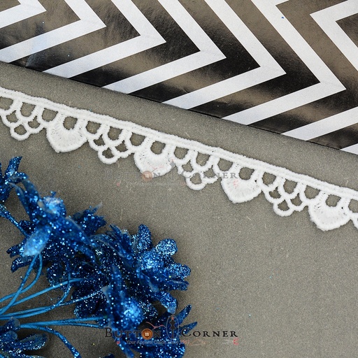One Side Border Shuttle Lace