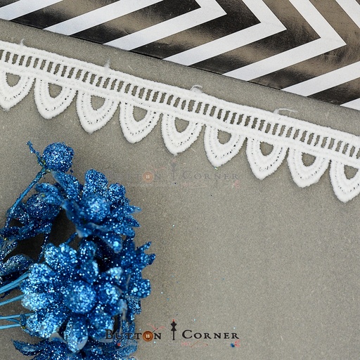 One Side Border Shuttle Lace