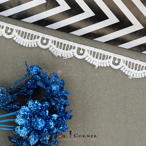 One Side Border Shuttle Lace