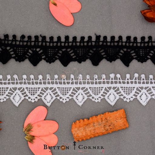 One Side Border Shuttle Lace
