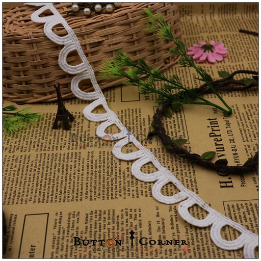 One Side Border Shuttle Lace