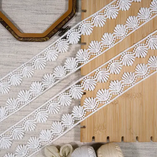 One Side Border Shuttle Lace
