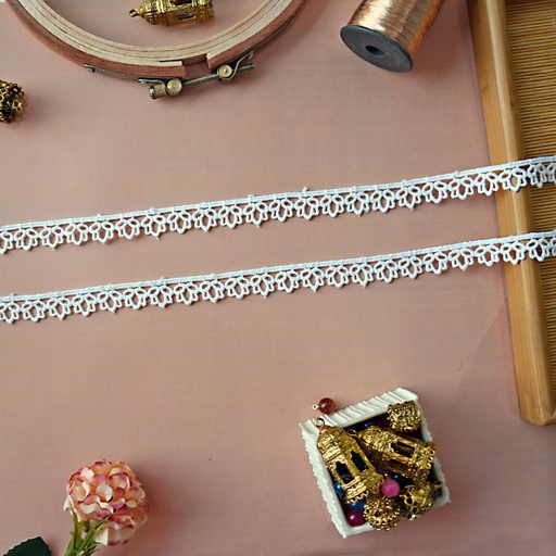 [21147 WHITE] One Side Border Shuttle Lace