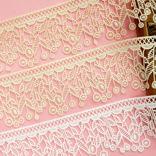 One Side Border Shuttle Lace