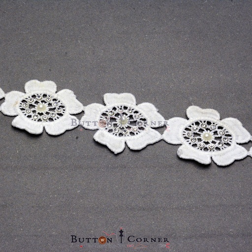 [MYB217-WHITE] Flower Shape Shuttle Lace With Stone