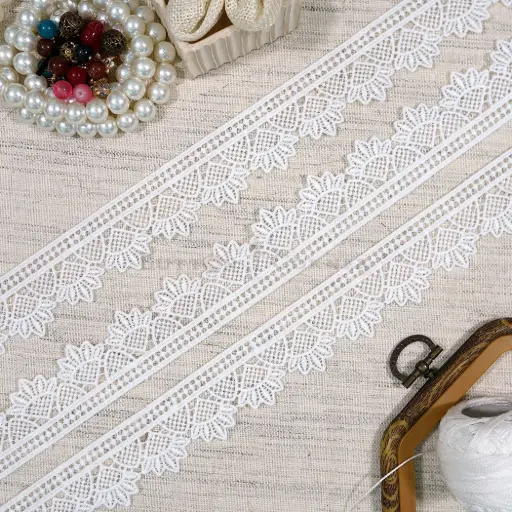[86022-3-WHITE] One Side Border Shuttle Lace